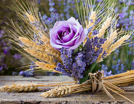 Bouquet of lavender flowers and ears of wheat on wooden backgroundの素材