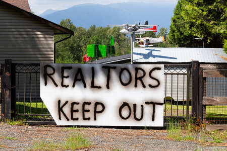 Surrey, Vancouver, British Columbia, Canada - May 19, 2020: Sign saying Realtors Keep Out on the gate outside of a private property.のeditorial素材