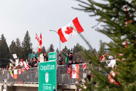 Surrey, Vancouver, British Columbia, Canada - January 29, 2022: People on the Highway Overpass Supporting the Freedom Rally and the protest of the Truck Drivers against Vaccine Mandate.のeditorial素材