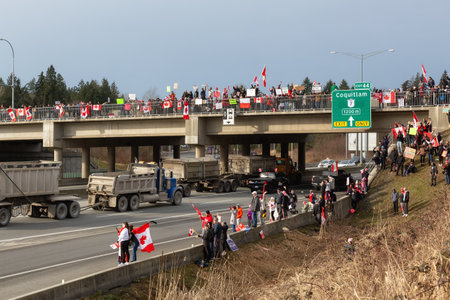 Surrey, Vancouver, British Columbia, Canada - January 29, 2022: People on the Highway Overpass Supporting the Freedom Rally and the protest of the Truck Drivers against Vaccine Mandate.のeditorial素材