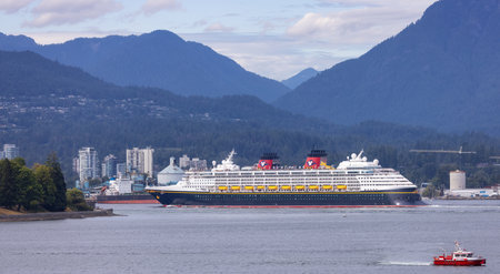 Vancouver, BC, Canada - August 2, 2023: Cruise leaving the port in the downtown city with mountains in background.のeditorial素材