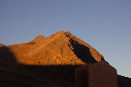 Silhouette of mountains at sunset, Nedavo de Toluca, Mexicoの写真素材