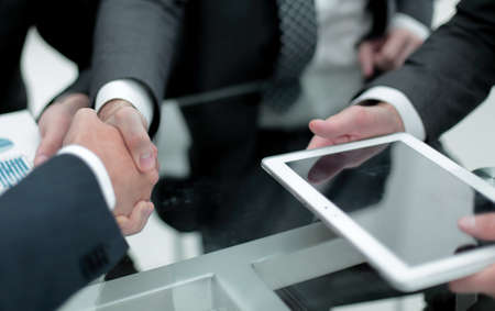 Close up of businessmen shaking handsの写真素材