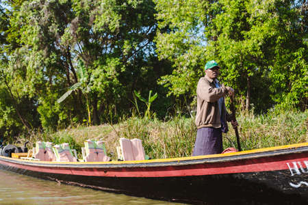 Inle Lake, Myanmar - FEB 25th 2014: Intha people working on tourist boat in Inle Lake, Myanmarのeditorial素材