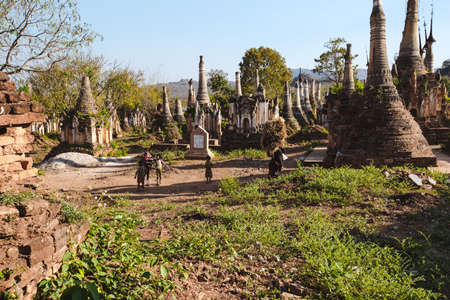 Inle Lake, Myanmar: FEB 25, 2014: Children plaing around the ancient Stupas at Indein, Inle Lake, Myanmarのeditorial素材