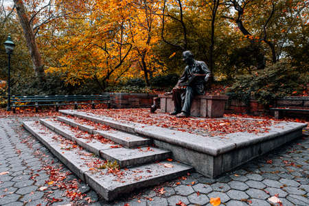 New York City - USA - Oct 28 2019: Fall foliage color of Central Park in Manhattanのeditorial素材