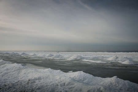 Snow and glaciers on the Baltic coast on a cold winter dayの写真素材
