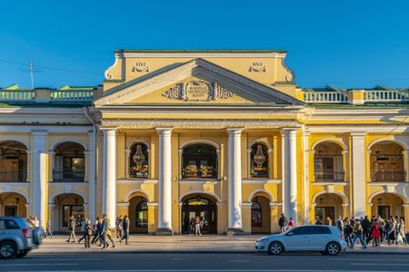 The Great Gostiny Dvor facade with entrance. Famous touristic trade center in the city on Nevsky Prospekt, in Saint-Petersburgのeditorial素材