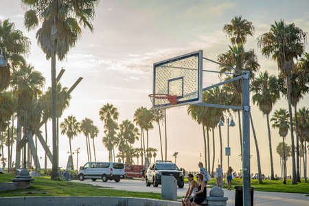 LOS ANGELES - SEPTEMBER 3, 2019: A basketball court on the ocean coast in part of Muscle Beachのeditorial素材