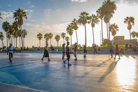 LOS ANGELES - SEPTEMBER 3, 2019: men playing basketball on outdoor court at Muscle Beachのeditorial素材