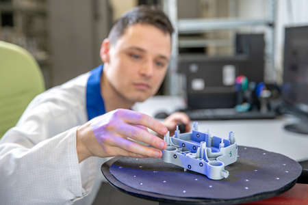 technically professional machine for 3D scanning and measurement of plastic moldings using a laser