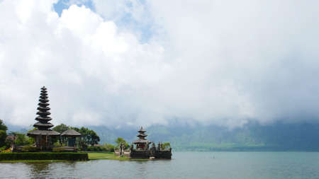 the lake side temple - ulun danu temple in bratan lake, bedugul, buleleng, baliの写真素材