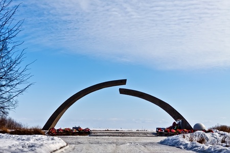 The Broken Ring on the Road of Life - monument paying tribute to the many lives died by the blockade of Leningrad during World War II  08 September 1941 - 27 January 1944 , Russia  HDR-photo のeditorial素材