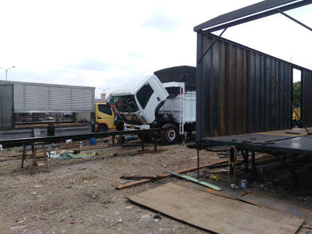 Tailgate installation service for truck body builder. A place to mounting body in the truck in Bekasi, Indonesia.のeditorial素材