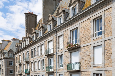 The city walls and houses of St  Malo in Brittany, Franceのeditorial素材