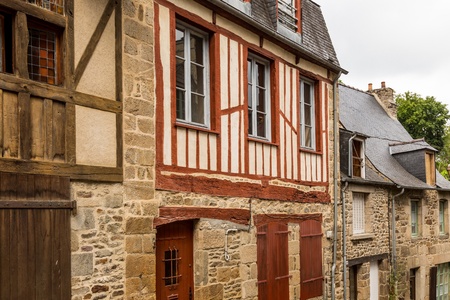 View the town of Dinan, Brittany, Franceのeditorial素材