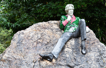 Dublin, Ireland August 17, 2018: Sculpture of writer Oscar Wilde in Merrion Square. The artwork by Danny Osborne was unveiled in 1997. The art shows Wilde reclining on a large boulder.のeditorial素材