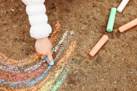 The chalk closeup a drawing to asphalt.