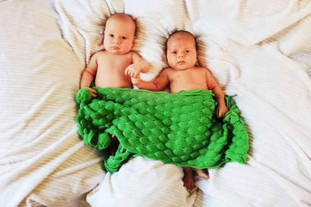 A little baby lies in the crib.