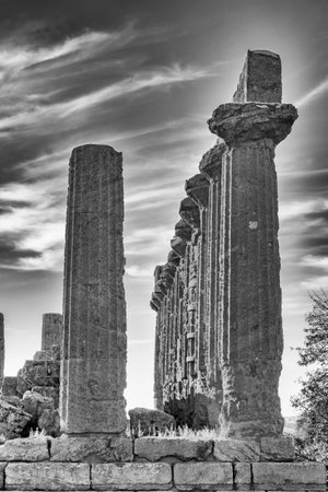 Columns of the Temple of Hercules (Tempio di Ercole) in the Valley of the Temples (Valle dei Templi) near Agrigento, Sicily, Italyの写真素材