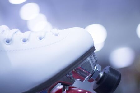 Quad figure skate rollerskates in skate store in shop window display. Skates with four wheels for figure skating roller disco and jam skating.の写真素材