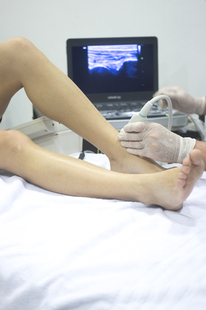 Physiotherapy clinic Intratissue Percutaneous Electrolysis EPI dry needling physiotherapist patient...