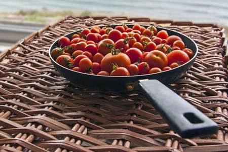 Red Tomatoes on Wicker Picnic Basketの写真素材