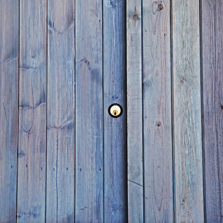 Lock on wooden shed / garage door - for property, exteriors, security or background texture.の写真素材