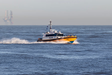 Pilot vessel Lynx entering the port of Rotterdam at speedのeditorial素材