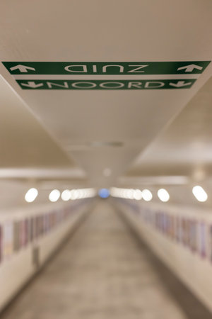 Signs in the Rotterdam pedestrian Maastunnel showing the direction for north and southのeditorial素材