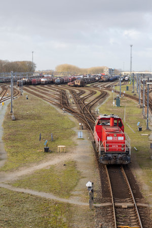 Zwijndrecht, Netherlands - 2020-12-01: Locomotive at marshalling yard Kijfhoek in Zwijndrecht, the Netherlandsのeditorial素材