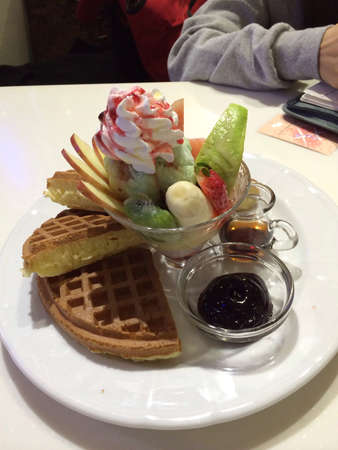 Ice cream fruit wafflesの素材