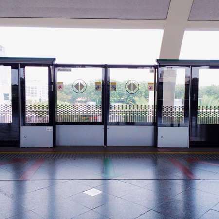 Automatic Door to Train の素材
