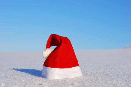 Red and white Santa hat shot on winter backgroundの写真素材