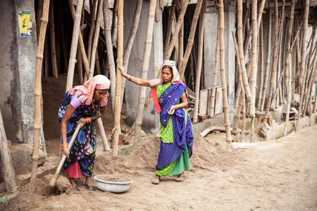 Dharamsala, India - 28 September, 2014: Indian women working at the construction Dharamsala, India.のeditorial素材