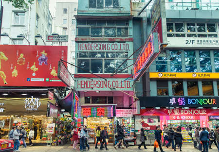 Hong Kong, Hong Kong SAR China - February 16, 2014: Crowds of people walking down Haiphong road on February 16, 2014, Hong Kong.のeditorial素材
