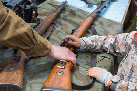  VLADIVOSTOK, RUSSIA - MAY 9, 2014  Children inspect weapons since World War II during festivities devoted to Victory Day のeditorial素材