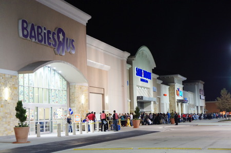 Houston, Texas - Nov 23 2012   TOYSRUS® TO KICK OFF ITS BIGGEST BLACK FRIDAY EVENT AT 8PM ON THANKSGIVING NIGHT WITH MORE THAN 200 INCREDIBLE DOORBUSTERSのeditorial素材