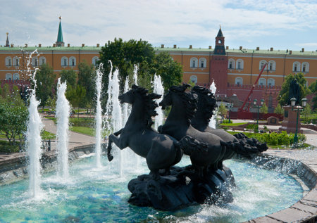 The fountain with rearing horses with Middle Arsenalnaya Tower of Moscow Kremlin on background.のeditorial素材