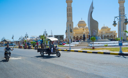 HURGHADA, EGYPT - OCTOBER 5, 2014: The circular road at the Shedwan street next to the Port Grand Mosque, on October 5 in Hurghada.のeditorial素材