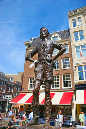 AMSTERDAM - JULY 01, 2010: The small statue of a boy "Het Lieverdje" on the Spui square, symbolizes the youth of Amsterdam, on July 01 in Amsterdamのeditorial素材