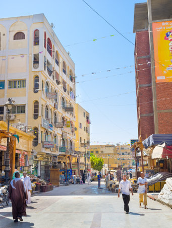 ASWAN, EGYPT - OCTOBER 6, 2014: The  famous tourist market runs across the city, on October 6 in Aswan.のeditorial素材