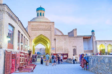 BUKHARA, UZBEKISTAN - APRIL 28, 2015: The Toqi Sarrafon market with many different stalls waits for the tourists, on April 28 in Bukhara.のeditorial素材