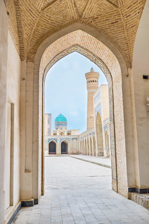 The view on the courtyard of the Kalyan Mosque from its shady gallery, Bukhara, Uzbekistan.のeditorial素材