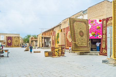 BUKHARA, UZBEKISTAN - APRIL 28, 2015: The rug merchants wait for tourists at the old carpet bazaar, on April 28 in Bukhara.のeditorial素材