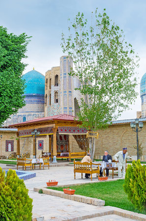 SAMARKAND, UZBEKISTAN - APRIL 30, 2015: The Uzbek teahouse is the best place to relax in the old town, on April 30 in Samarkand.のeditorial素材