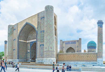 SAMARKAND, UZBEKISTAN - APRIL 30, 2015: Bibi-Khanym Mosque is a famous historical Friday mosque, on April 30 in Samarkand.のeditorial素材