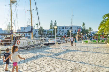 EL KANTAOUI, TUNISIA - AUGUST 29, 2015: Tourists enjoy the beautiful tunisian resort, that offest many different attractions, on August 29 in El Kantaoui.のeditorial素材
