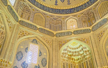 SAMARKAND, UZBEKISTAN - May 1, 2015: The Beka Oka mausoleum (Shah-i-Zinda architectural complex) is painted in the old traditional style, on May 1 in Samarkand.のeditorial素材
