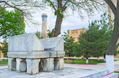 The medieval stone stand Koran in the courtyard of Bibi-Khanym Mosque, Samarkand, Uzbekistan.の写真素材